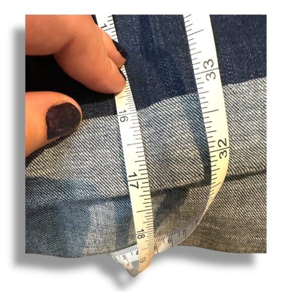 🆕 NWT Women’s 24w Levi’s Mid Length High Rise Classic Shorts Dark Wash - Picture 9 of 11